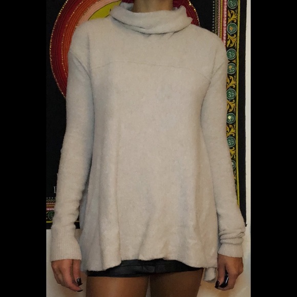 Free People Tops - S FREE PEOPLE Tan Turtle Neck Sweater